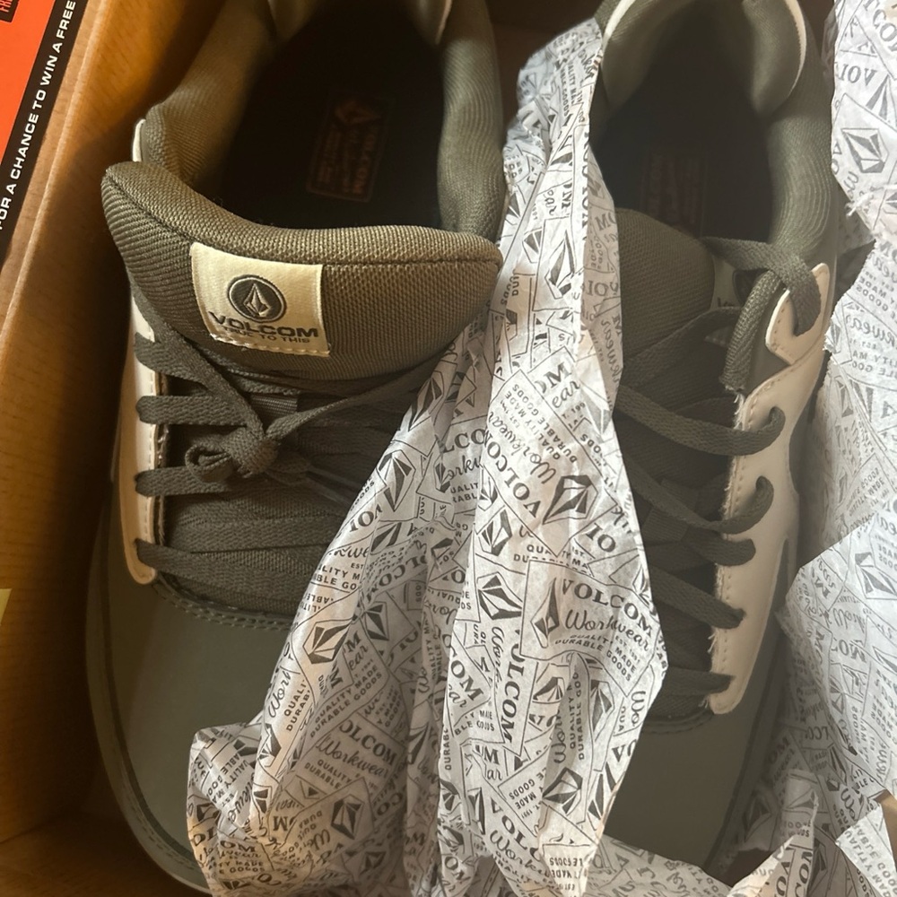 Volcom Men's Green and White Sneakers